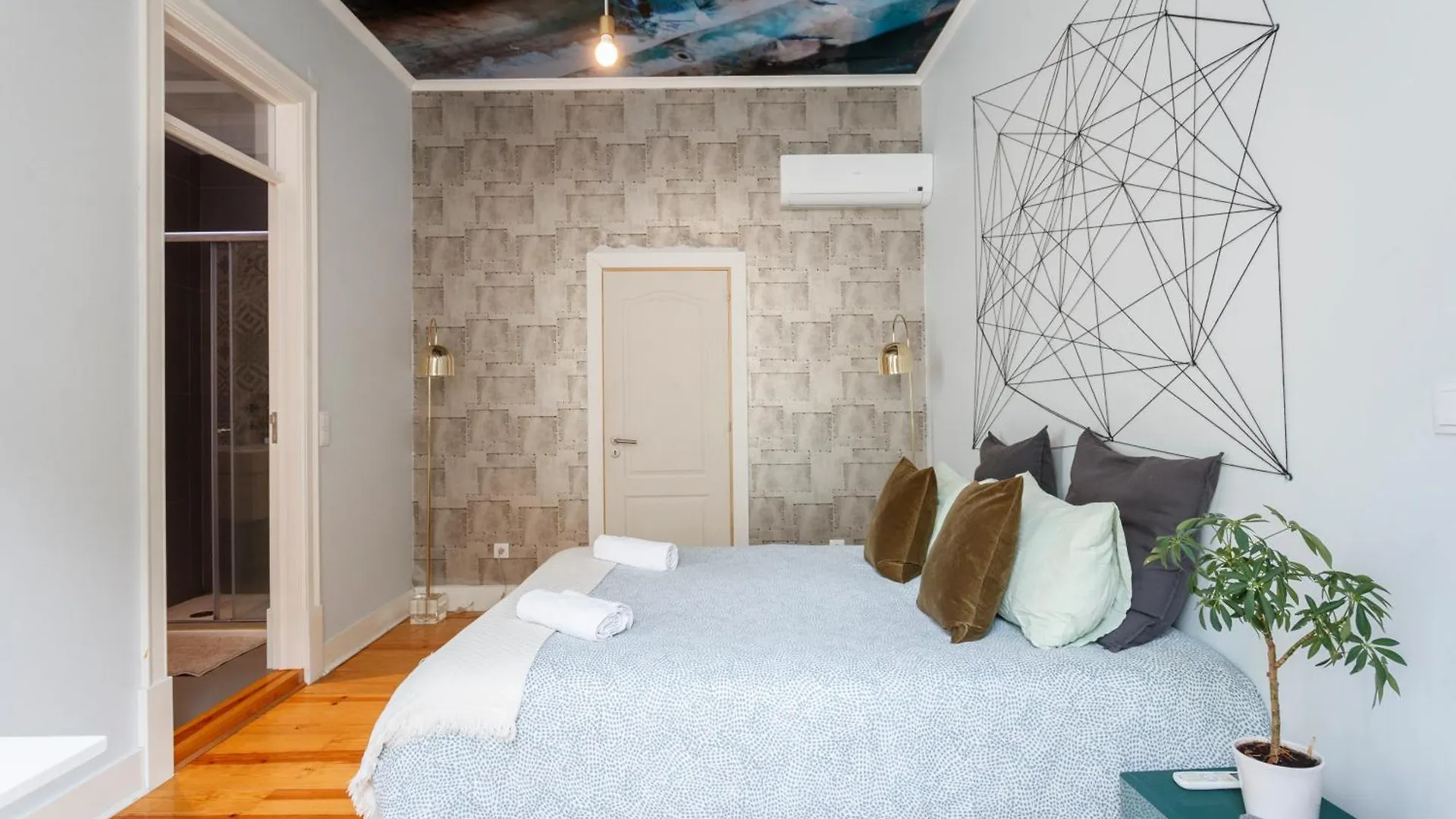 Pleasant Bedrooms In Shared House In The Center Of Lisbon Praca Da Figueira