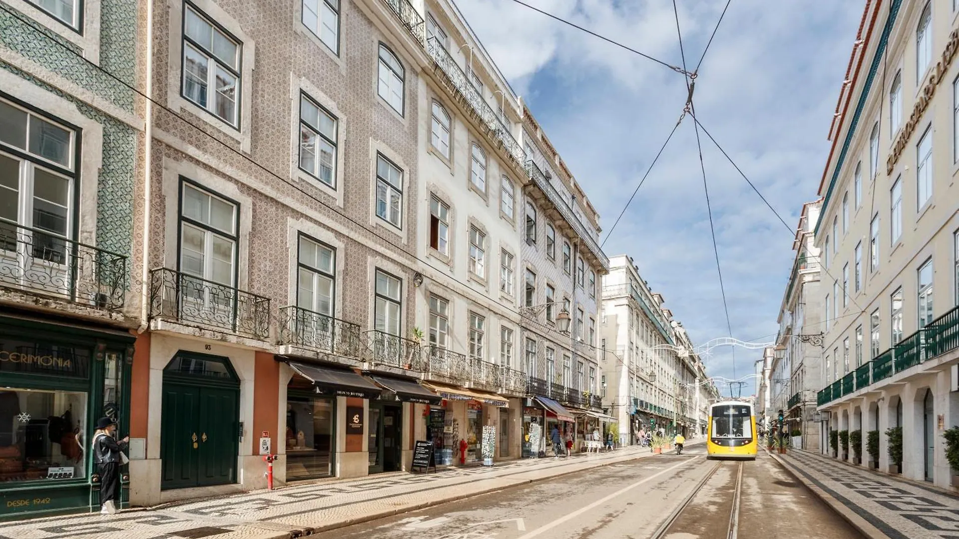 Homestay Pleasant Rooms In Shared House In The Center Of Lisbon Praca Da Figueira