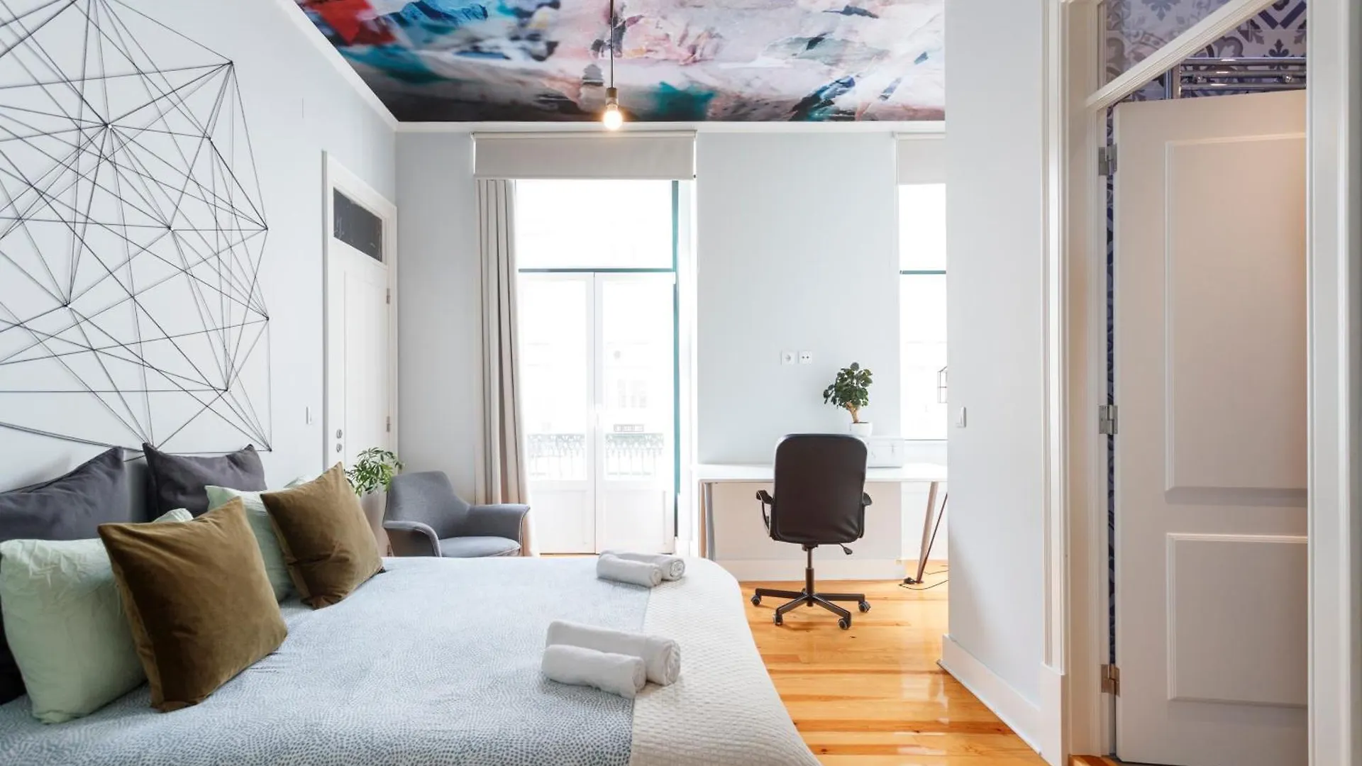 Pleasant Rooms In Shared House In The Center Of Lisbon Praca Da Figueira Homestay