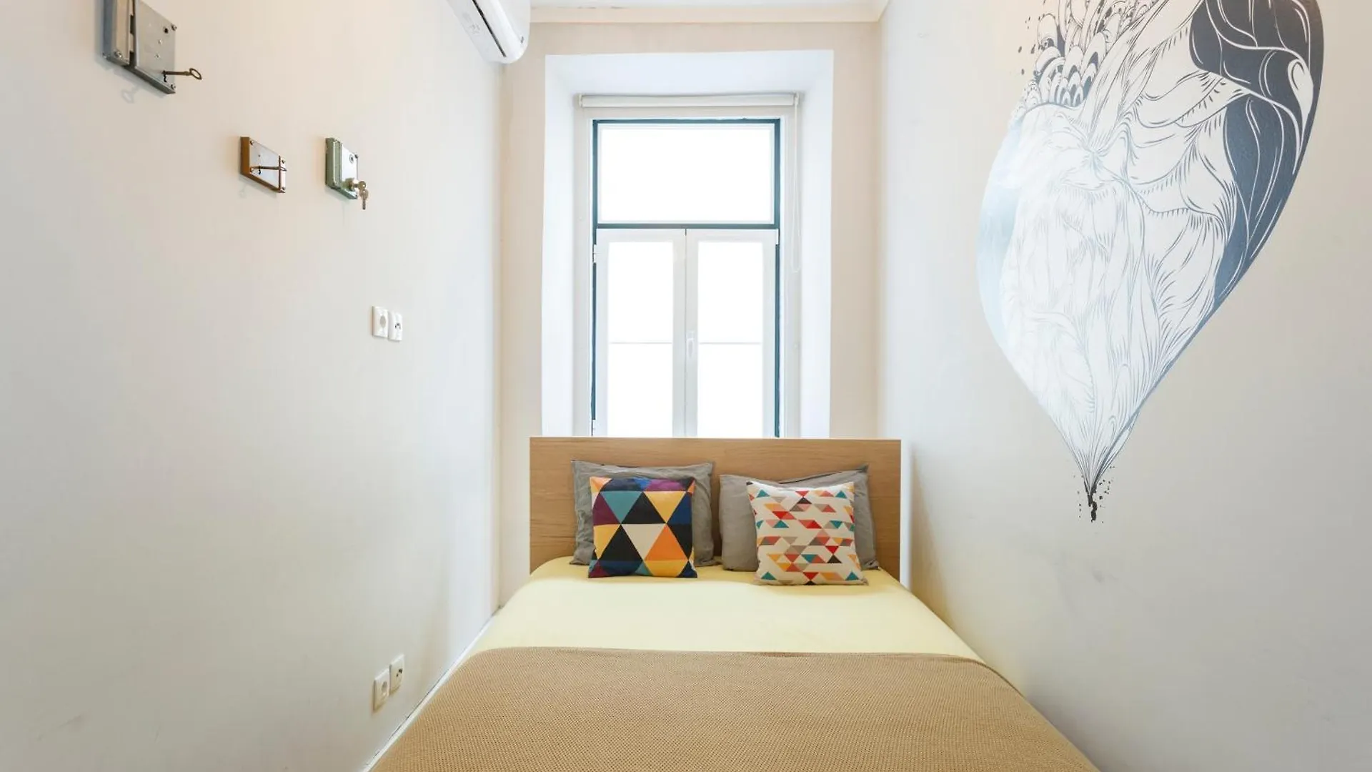 Pleasant Rooms In Shared House In The Center Of Lisbon Praca Da Figueira