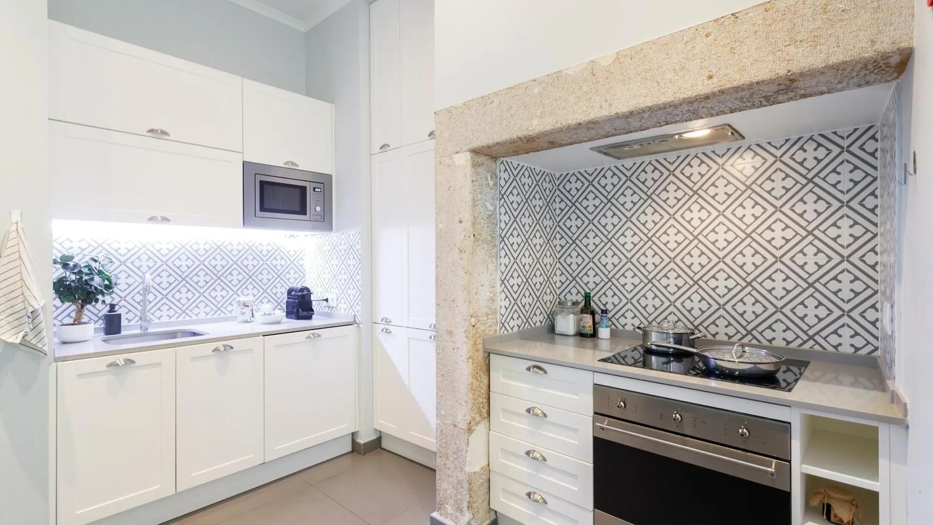 Pleasant Rooms In Shared House In The Center Of Lisbon Praca Da Figueira