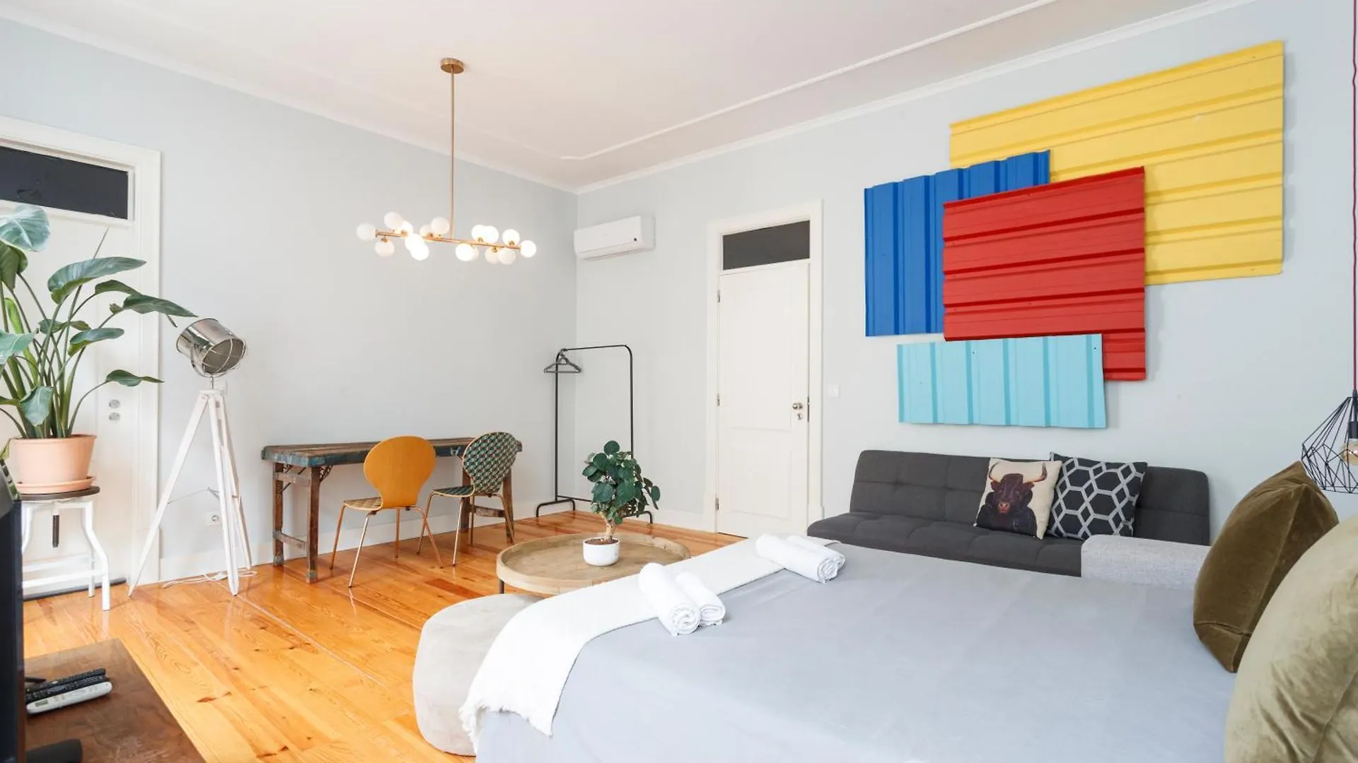 Homestay Pleasant Rooms In Shared House In The Center Of Lisbon Praca Da Figueira
