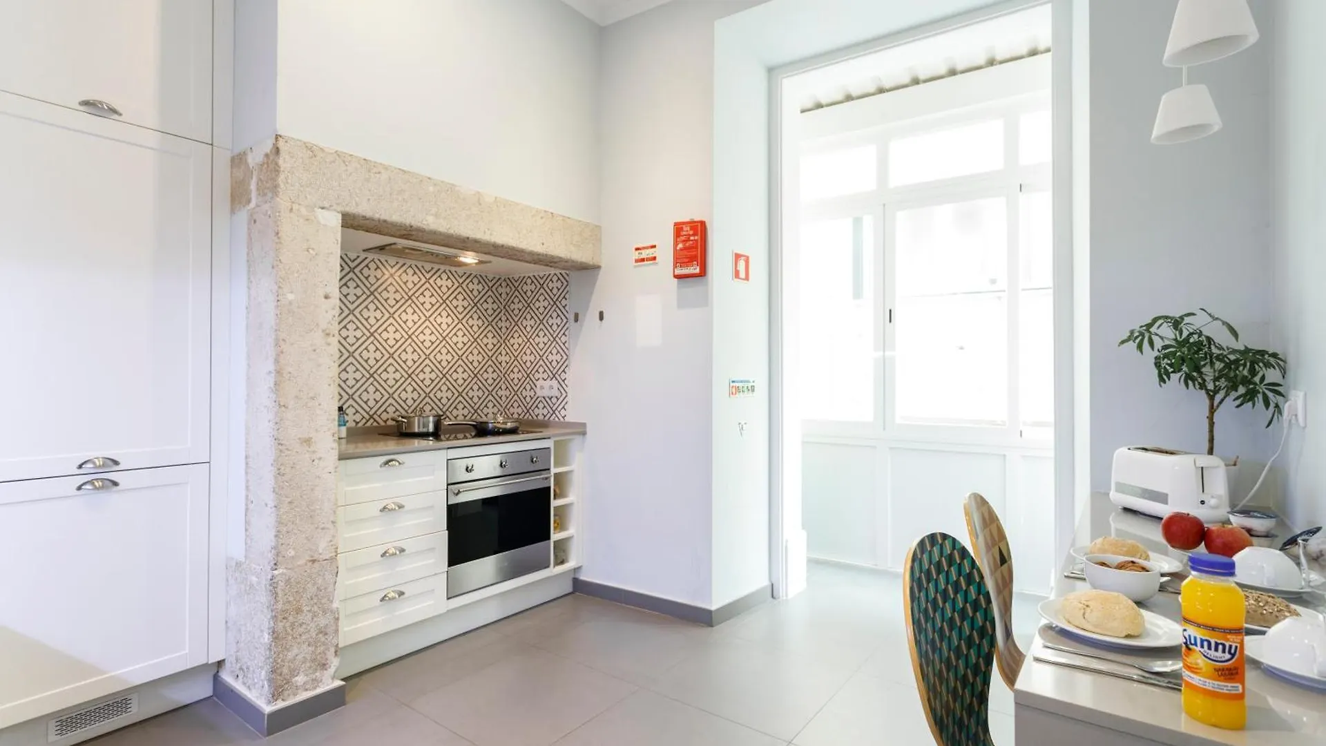 Pleasant Rooms In Shared House In The Center Of Lisbon Praca Da Figueira Homestay